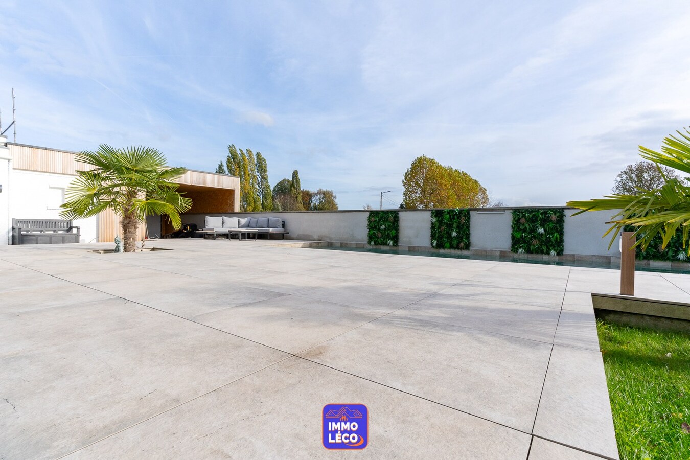 Villa semi "Plain-Pied" avec piscine, garage, carport et annexe pour profession libérale ! 