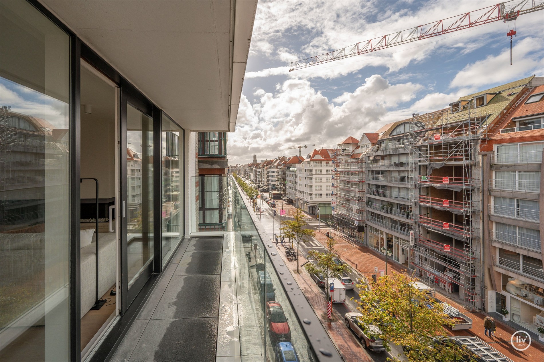 OPENDEURDAG te Zaterdag 31/10 te Lippenslaan 166 (tussen 11u en 13u): Luxueus volledig gerenoveerd 3 slaapkamer appartement te Lippenslaan gelegen op wandelafstand van het Albertstrand. 