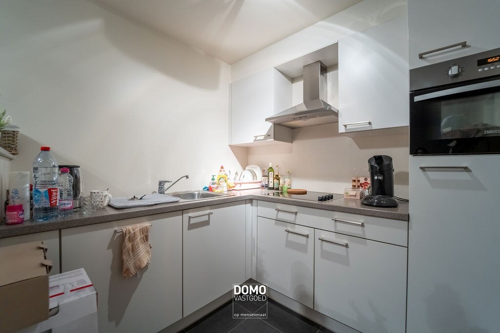 MODERN EN ENERGIEZUINING APPARTEMENT MET 1 SLAAPKAMER EN EIGEN PARKING TE BILZEN 
