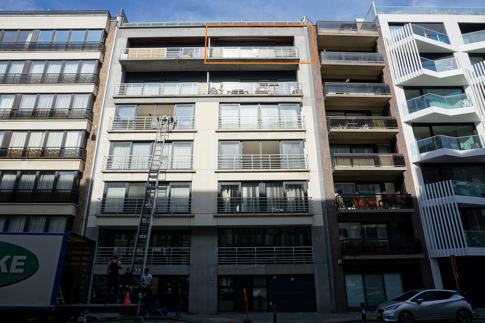 APPARTEMENT SPACIEUX AVEC TERRASSE DANS LE CENTRE D'OSTENDE 