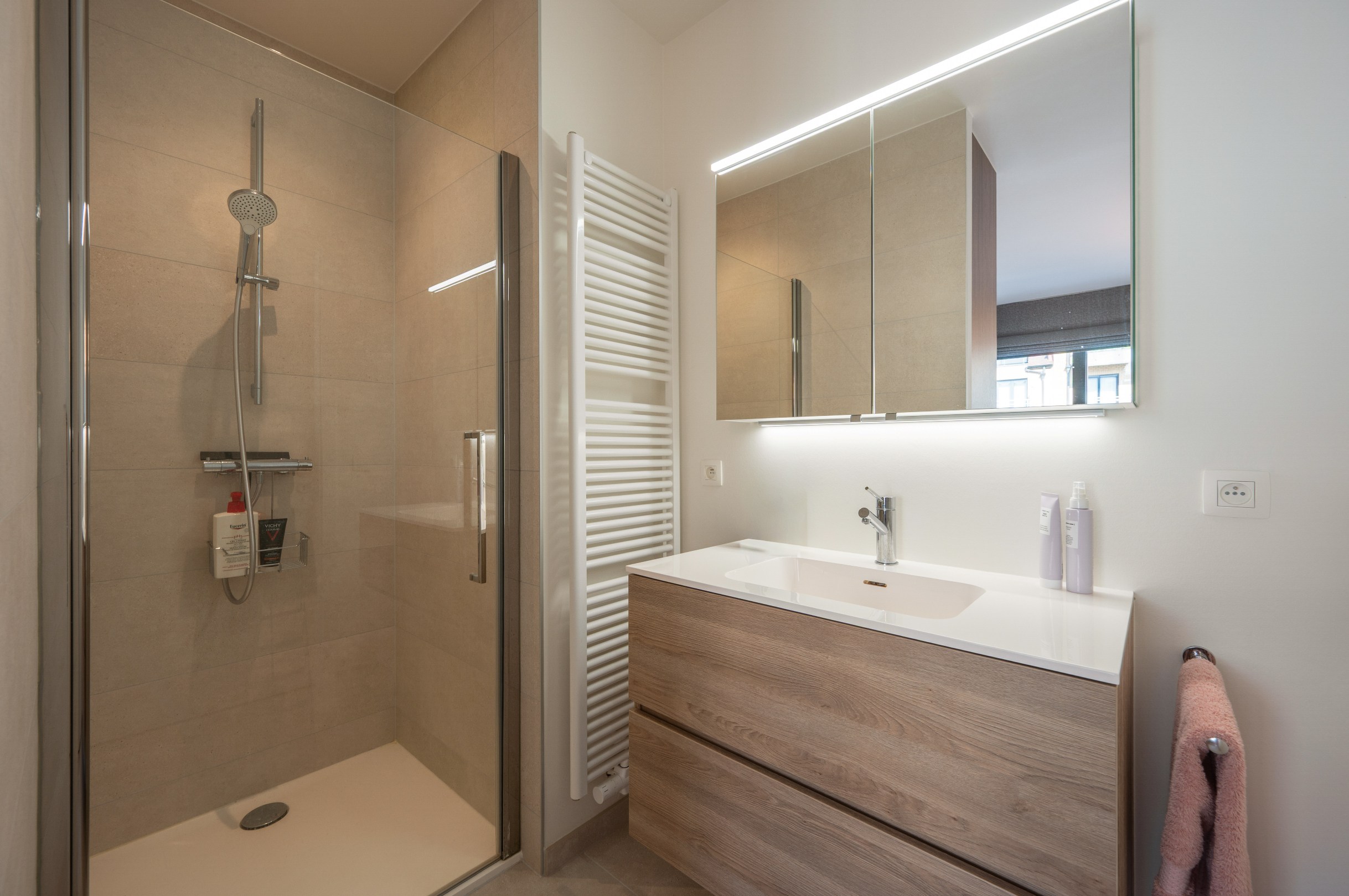 Appartement spacieux et récent (2021) situé sur l'avenue Paul Parmentier à Knokke. 