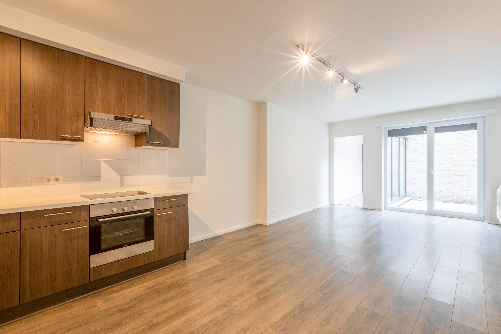 Gelijkvloers 1-slpk-app. met 2 terrassen op toplocatie in Eeklo 