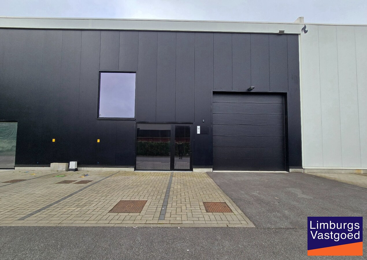 Recent magazijn, 216m², op industrieterrein 'Stadsheide', vlakbij Corda Campus 