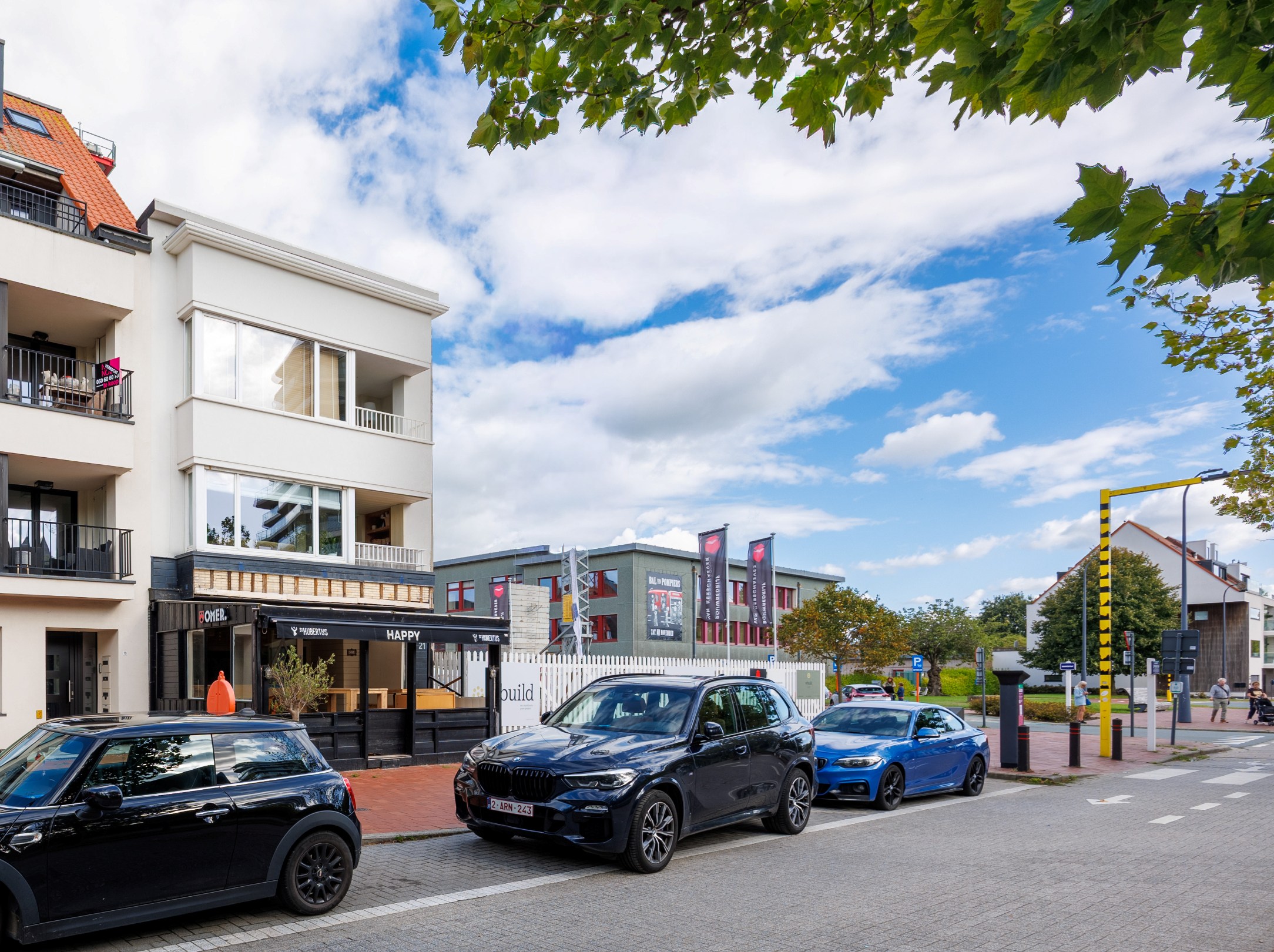 Ruim appartement met 3 slaapkamers gelegen op het Maurice Lippensplein te Knokke-Heist. 
