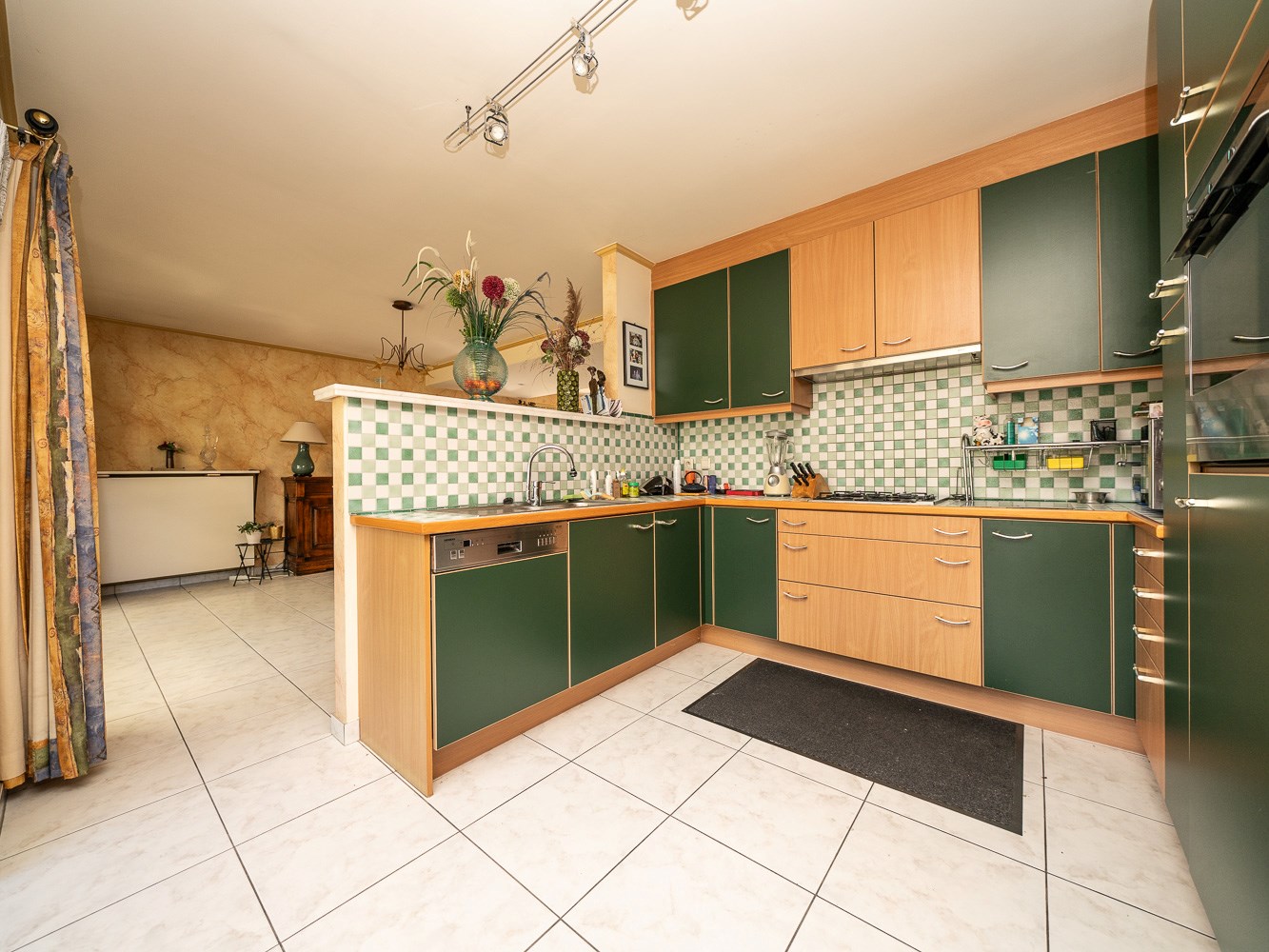 Instapklare, vrijstaande villa met 4 kamers op toplocatie 