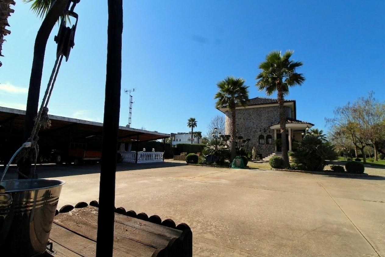 Villa te koop in Badajoz