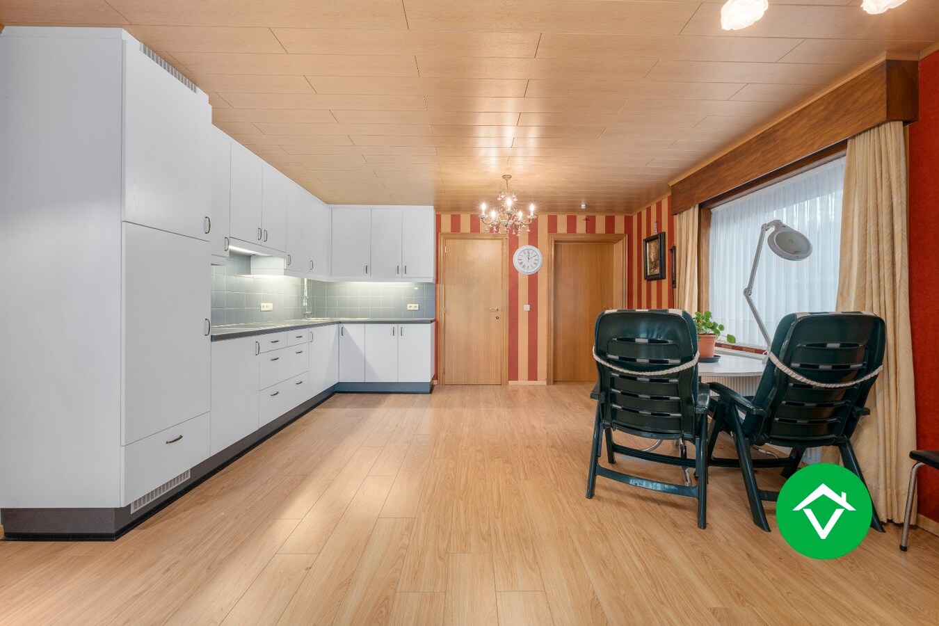 Rustig gelegen alleenstaande woning met bijgebouwen te Koekelare 