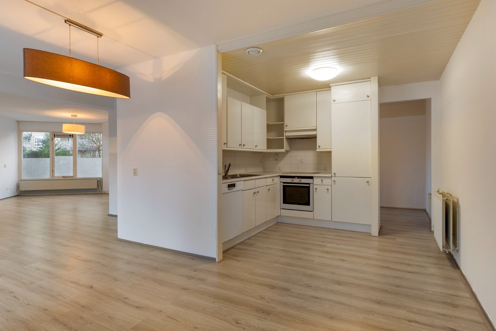 Royale hoek-eengezinswoning met 155 m² wooncomfort en 5 kamers, riante tuin en dakterras. 