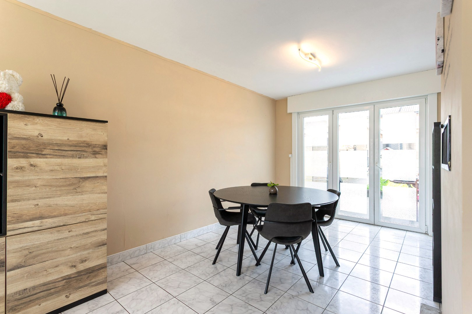 Instapklare woning met 3 slpk, tuin en garage te Lembeek 