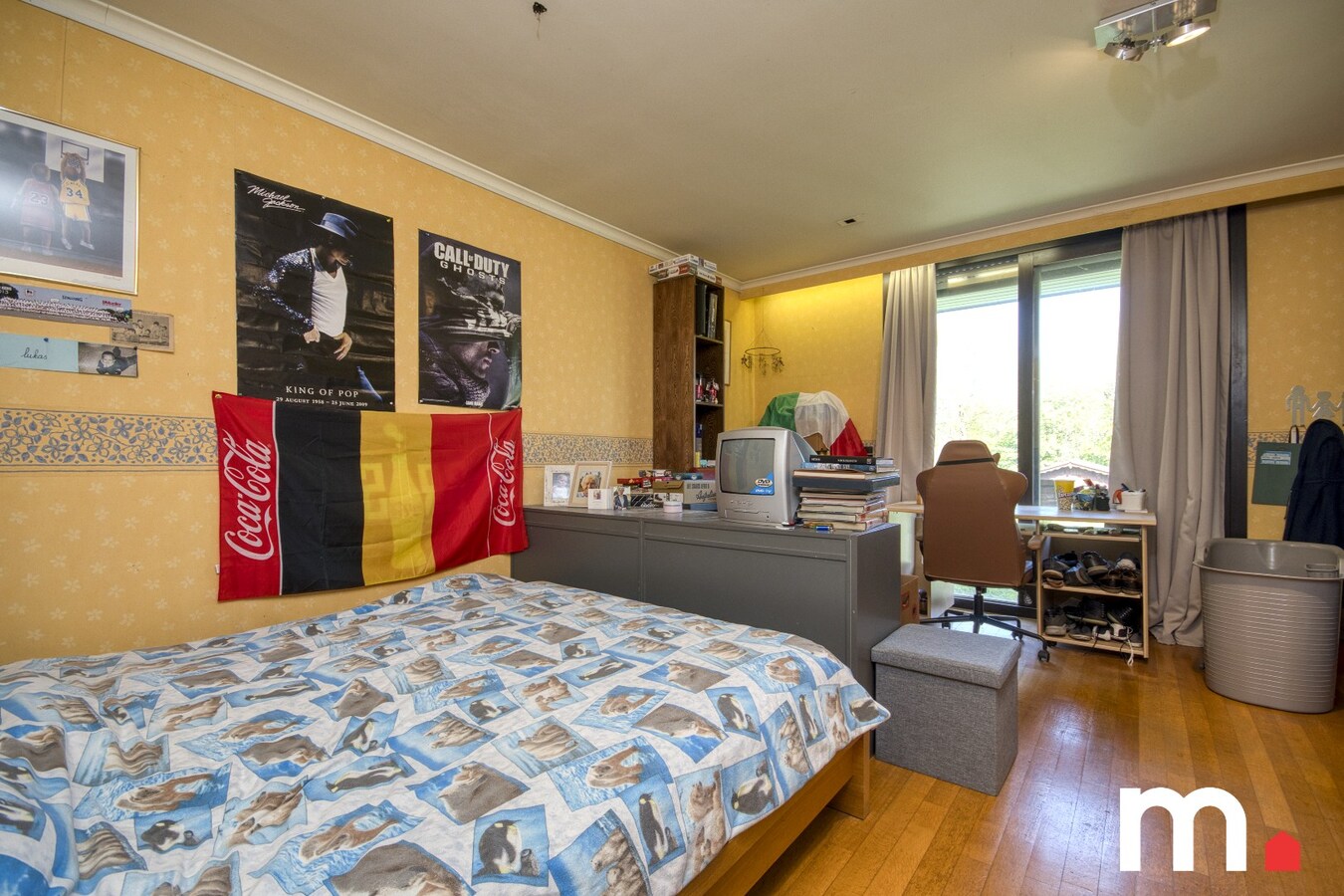 Unieke Villa te Roeselare op 2258m² met 28 zonnepanelen en 432m² bewoonbare oppervlakte! 