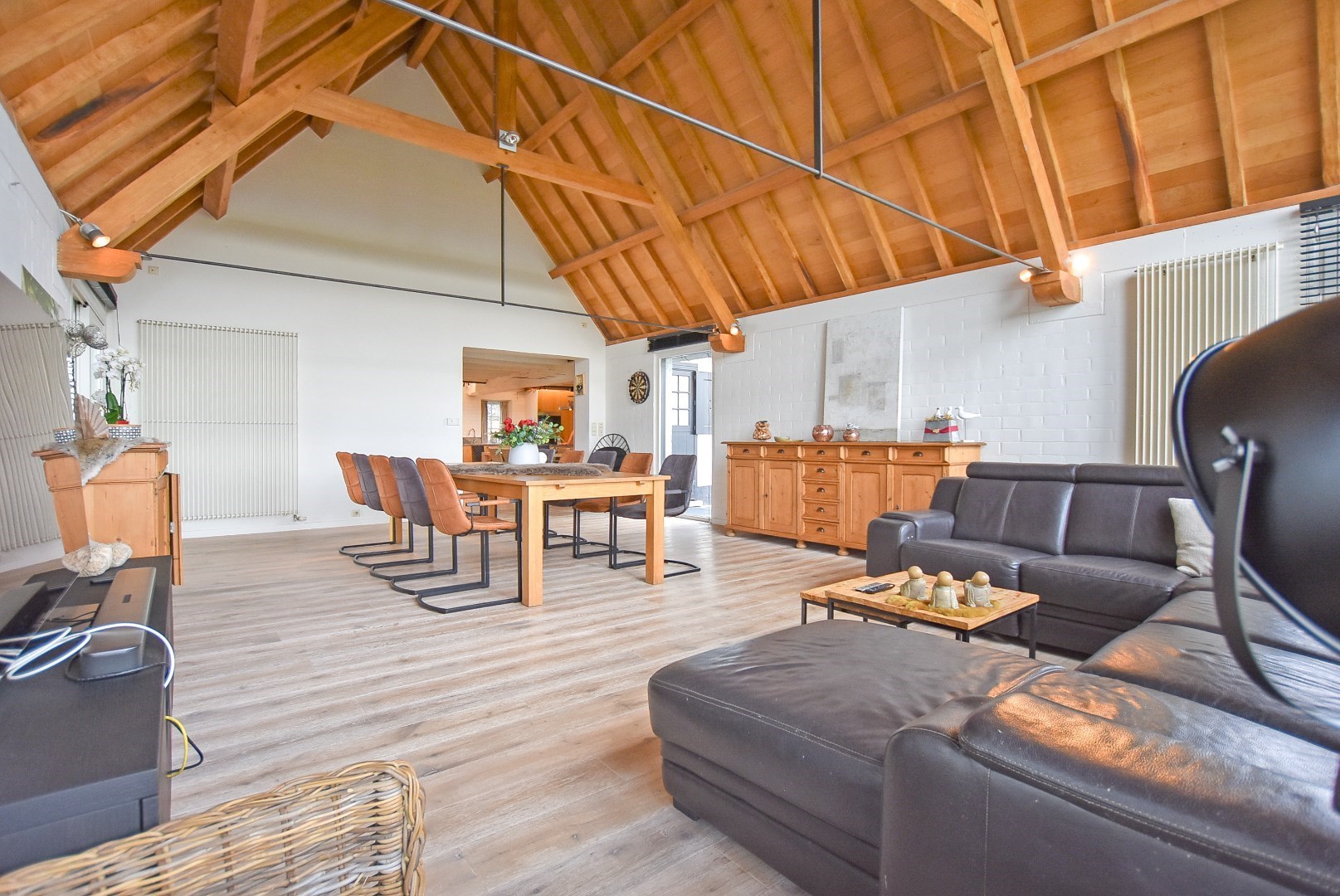 Instapklare woning met loods gelegen in een doodlopende straat 