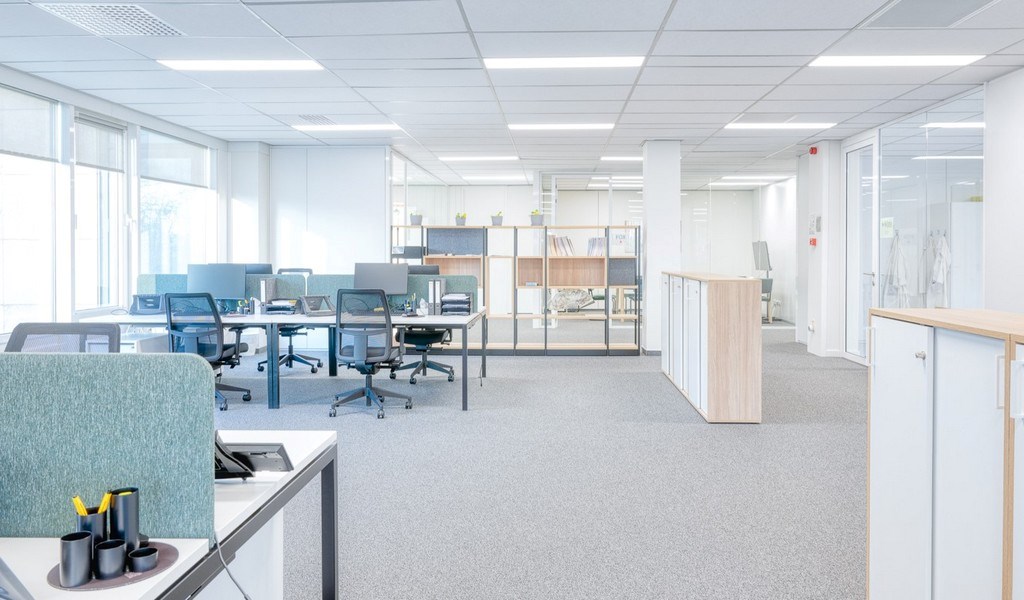 Kantoren te huur aan R4/E40 in Portalis gebouw in Zwijnaarde