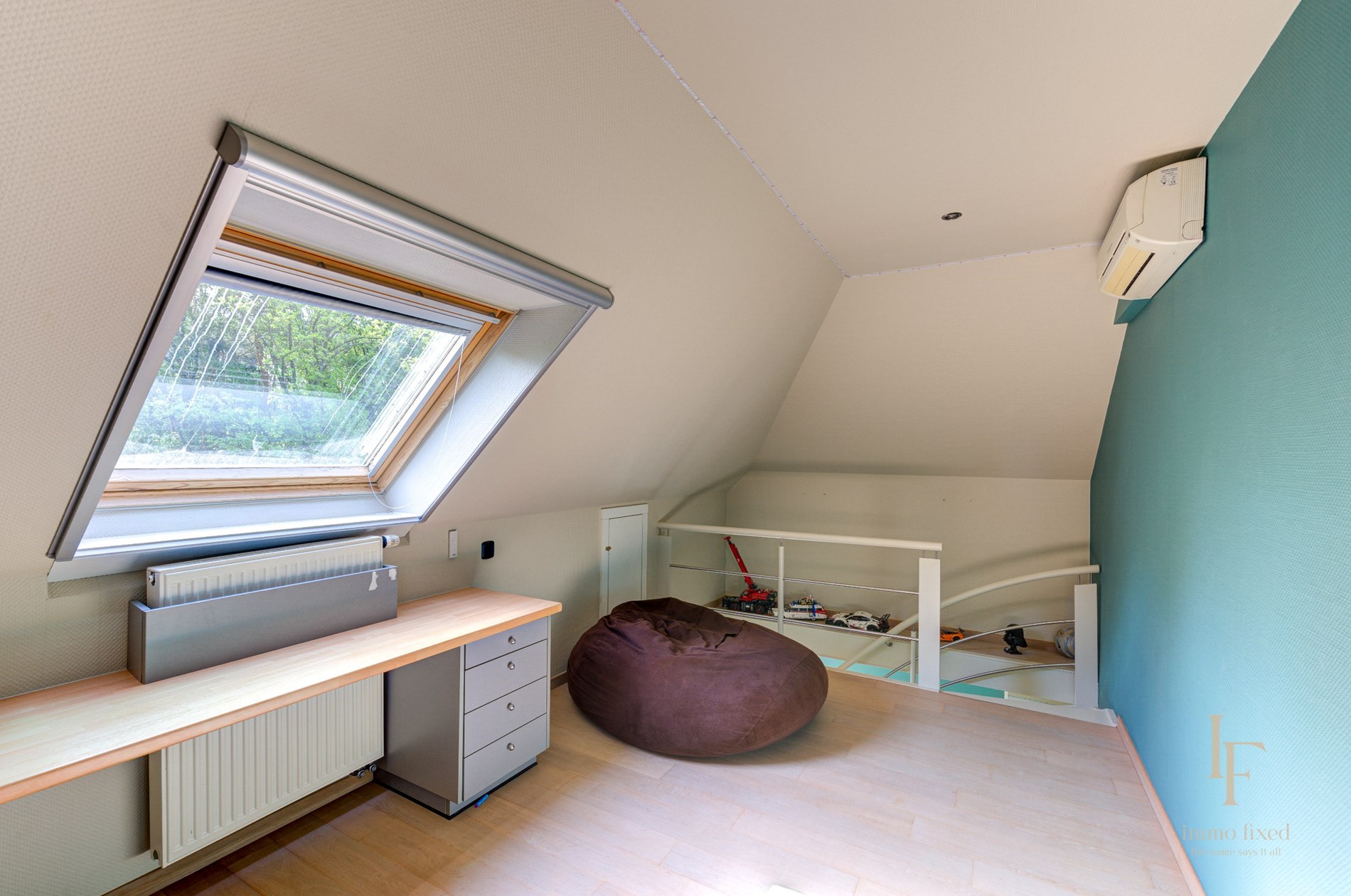 Moderne villa met 7 slaapkamers te Zoersel. 