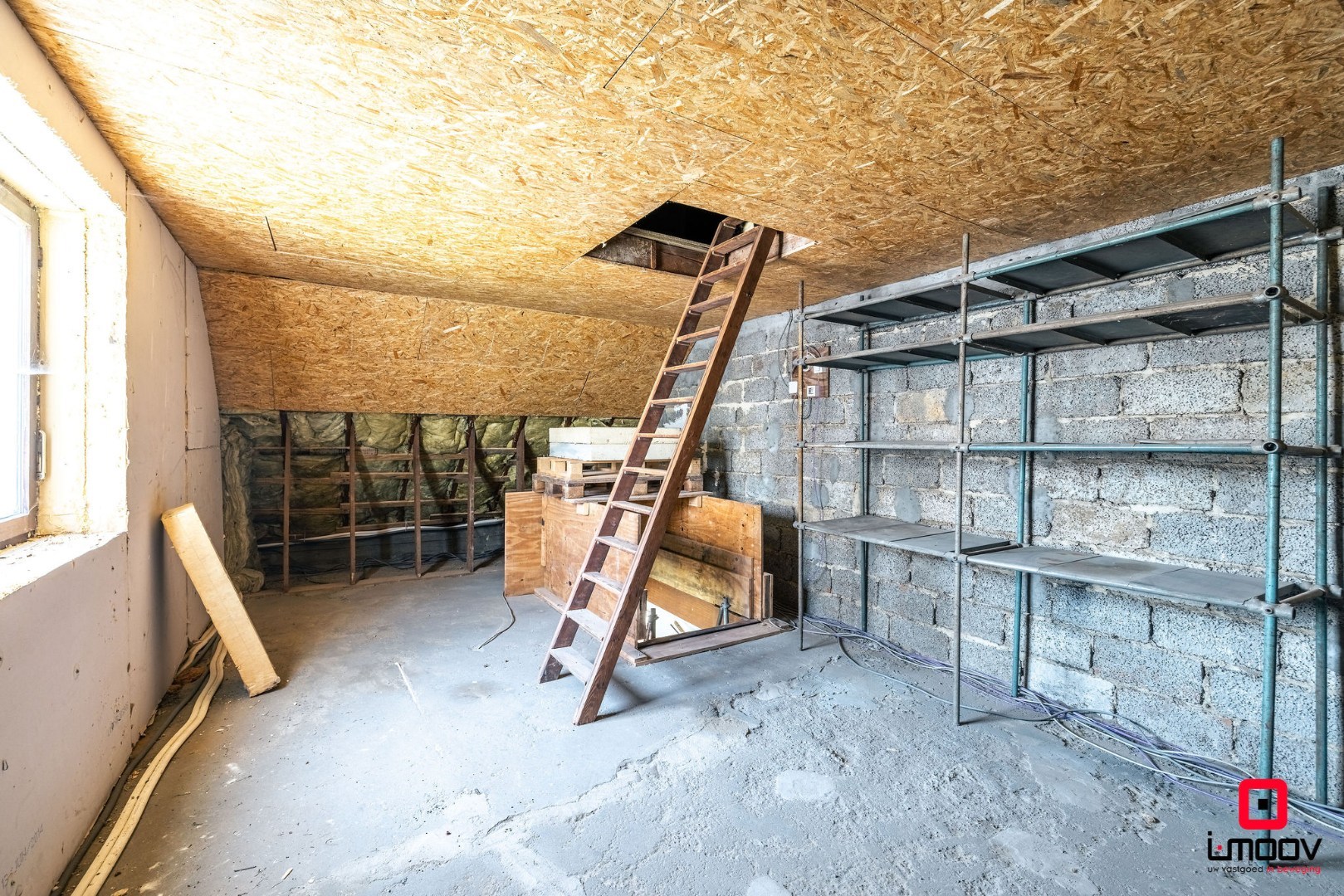 Vrijstaande woning met 5 slaapkamers en polyvalente loods te De Pinte 
