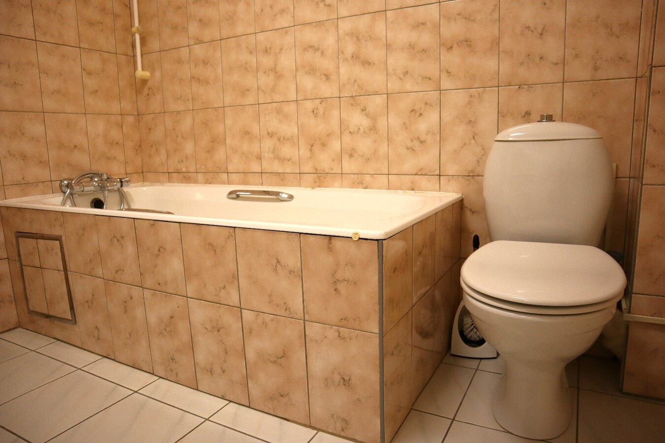 Mooi en goed onderhouden appartement met 2 slaapkamers (incl autostaanplaats) te Tienen 