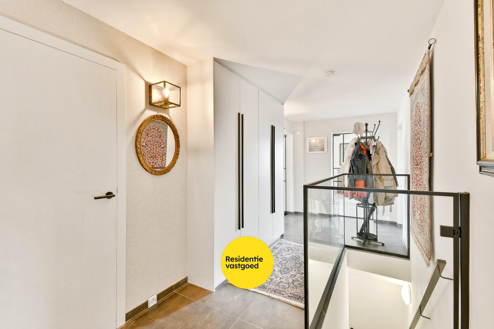 Instapklaar gelijkvloers appartement met privatieve toegang, garage, zonnige tuin en terras nabij zee 