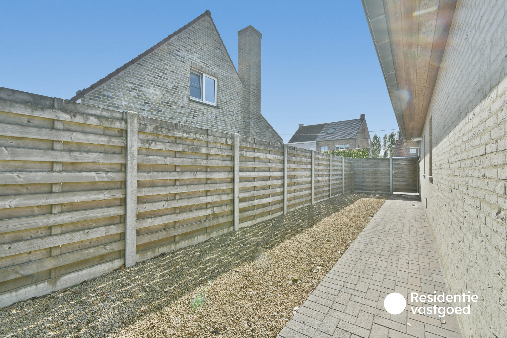 Verzorgde alleenstaande bungalow met tuin, garage en groot terras in het rustige Ettelgem 