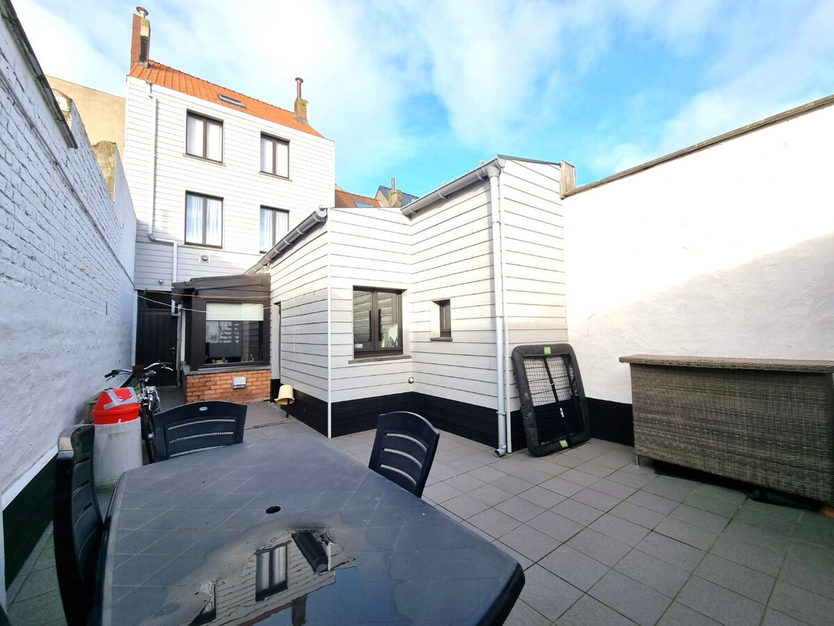 Centraal gelegen, zeer ruime gezinswoning te Heist 