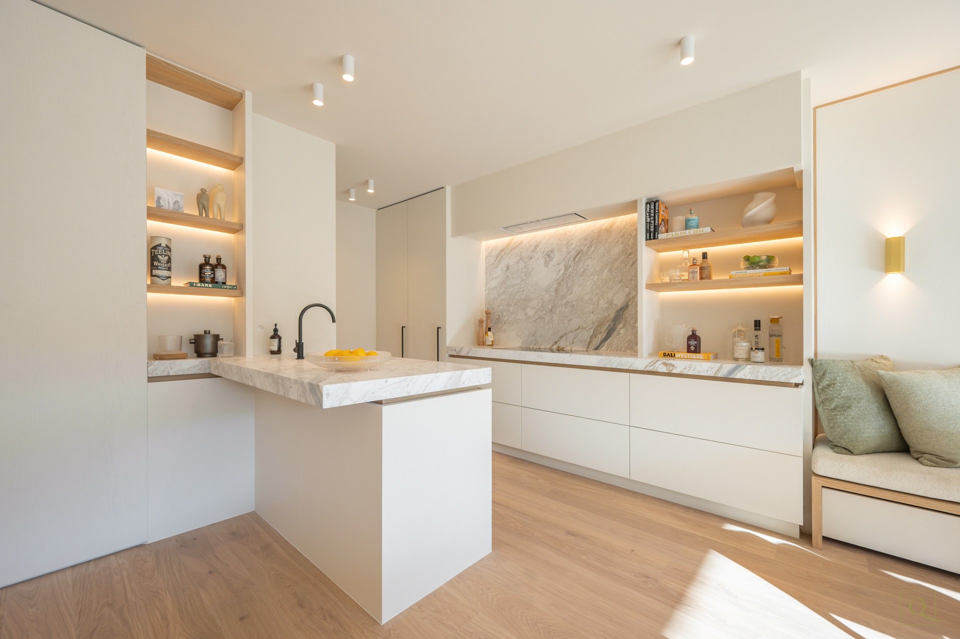 Prachtig gerenoveerd 3-SLPK-appartement nabij de Zeedijk 