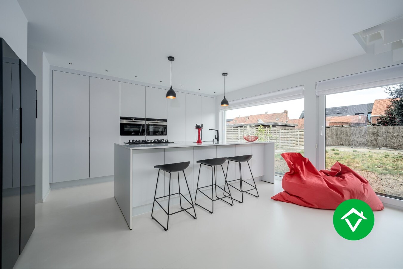 Zeer stijlvolle en instapklare villa te koop in het centrum van Koekelare. 