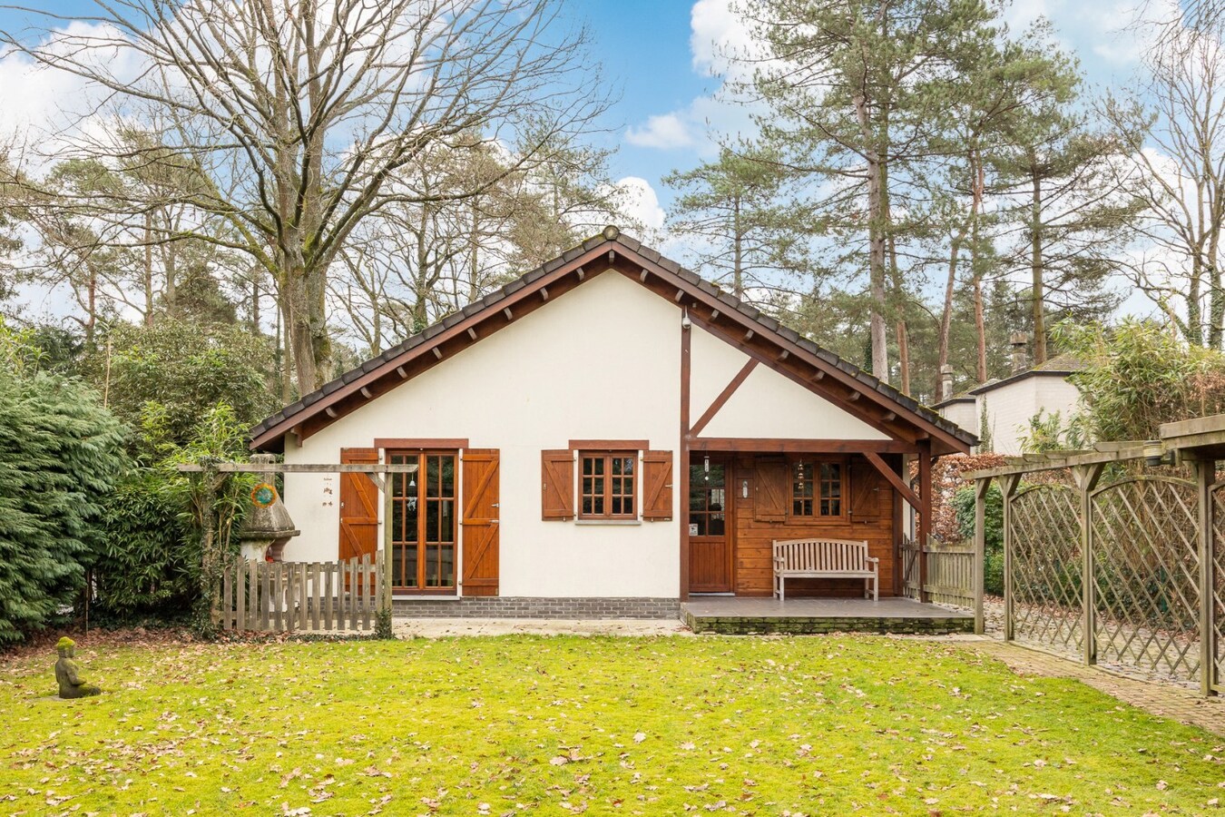 Instapklare gelijkvloers woning in het groen op een West-perceel van  626 m² 