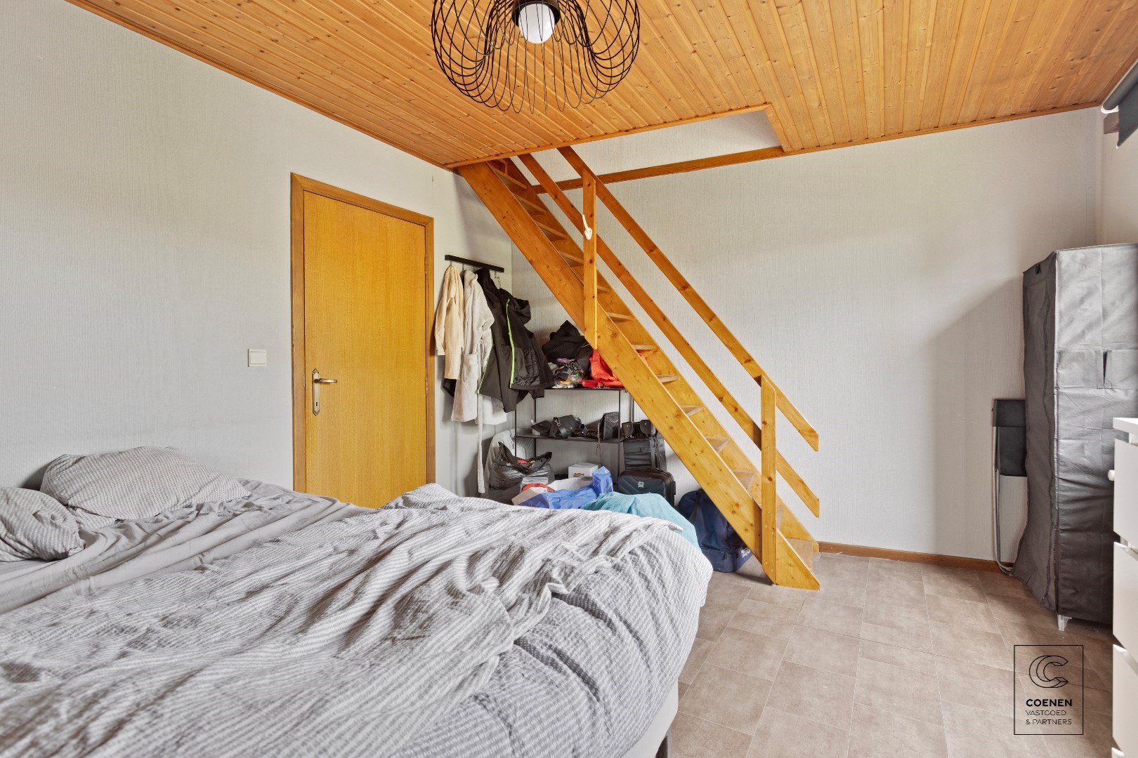 OPBRENGSTEIGENDOM bestaande uit twee appartementen en twee studio's op een perceel van 568 m2 gelegen op een uitstekende locatie te Hoboken 