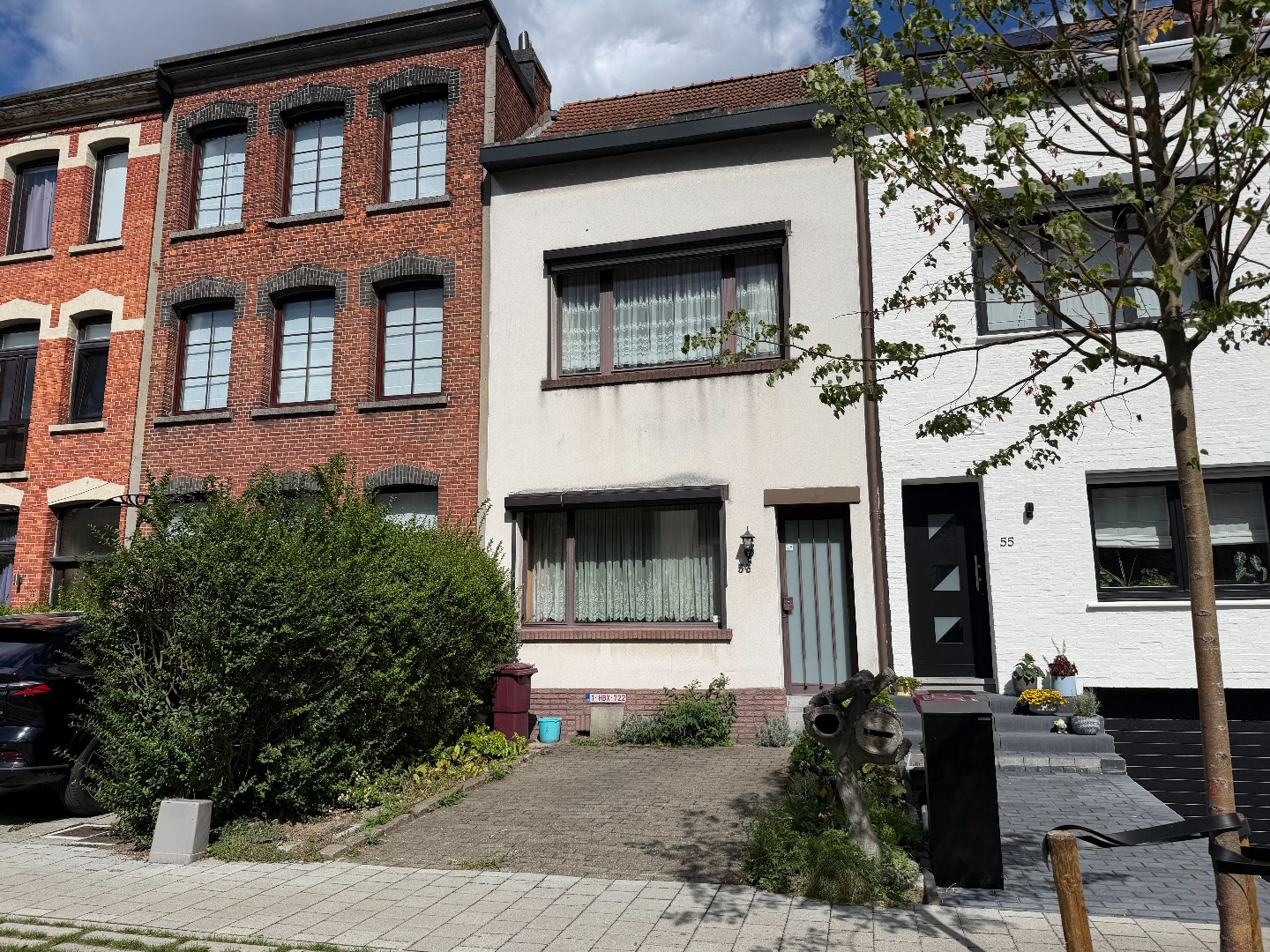 Te renoveren woning met 4 slaapkamers in Schoten 