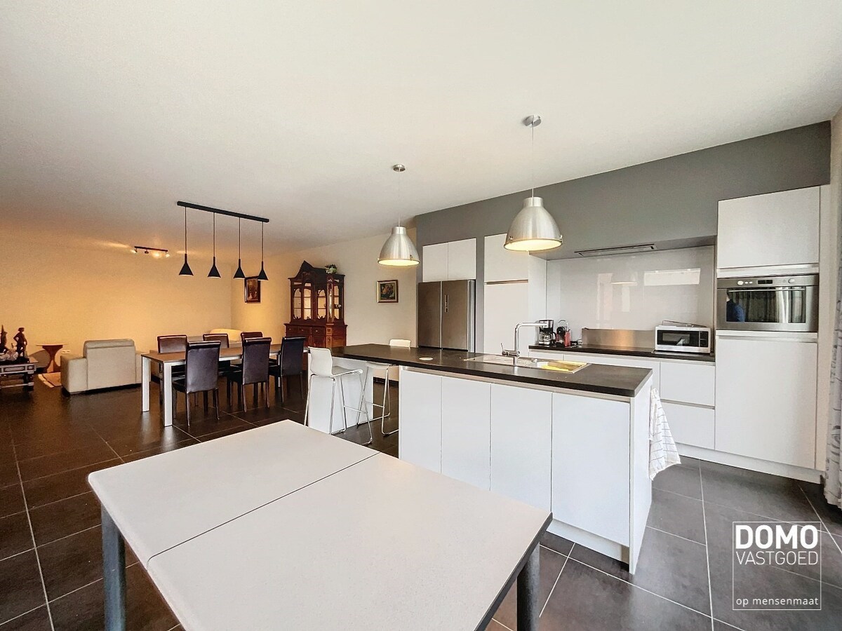 Ruim appartement met tuinterras, garage en 2 slaapkamers in Hasselt 