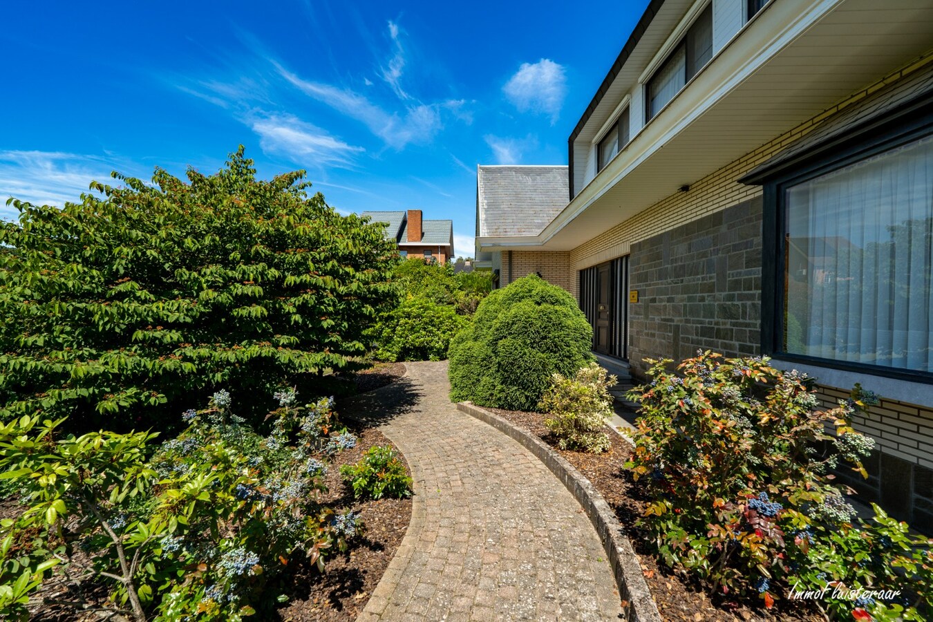 Ruime woning met loods op ca. 1ha te Lummen 