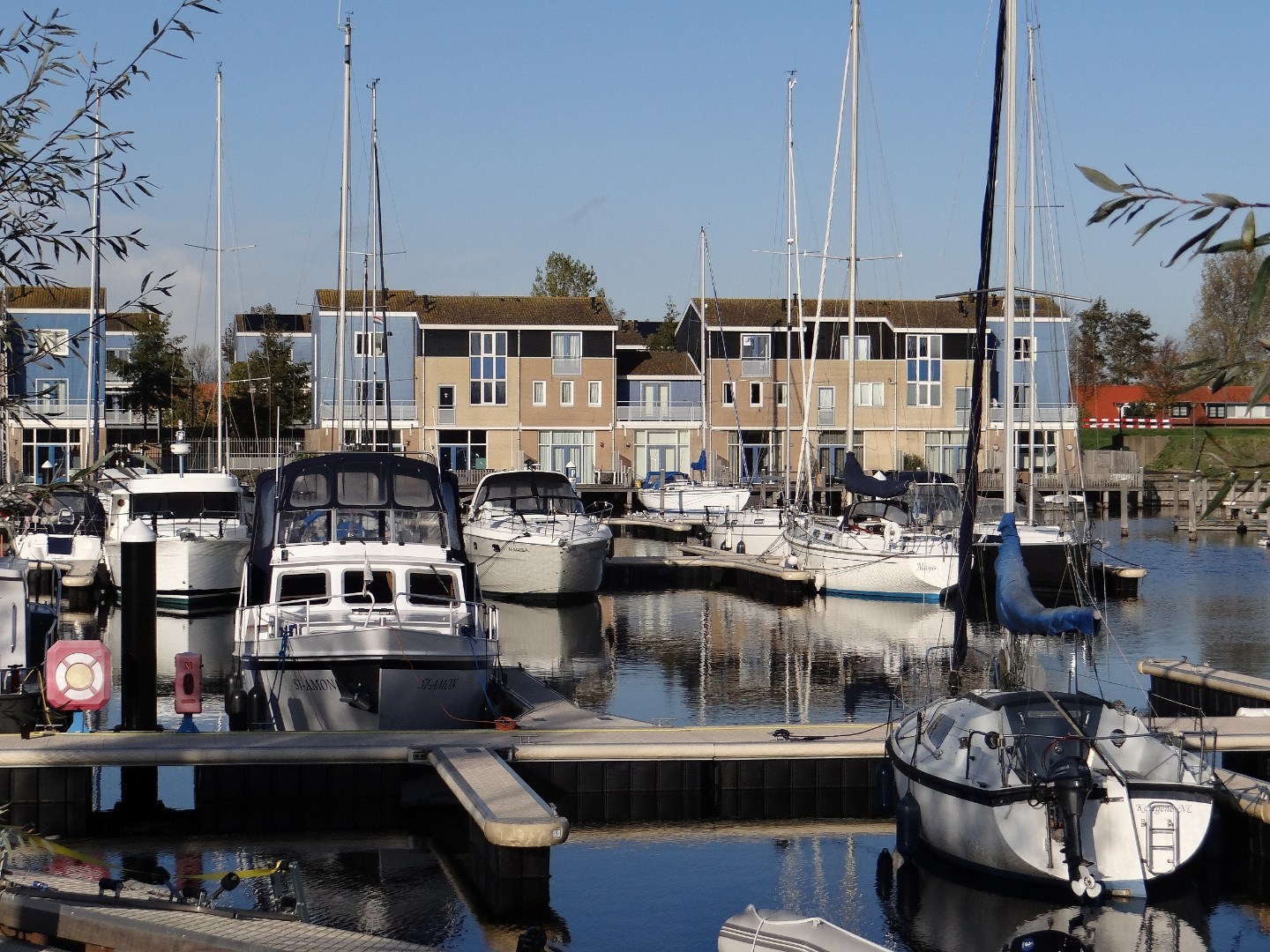 Exclusief wonen aan het water – permanent én recreatief wonen toegestaan 