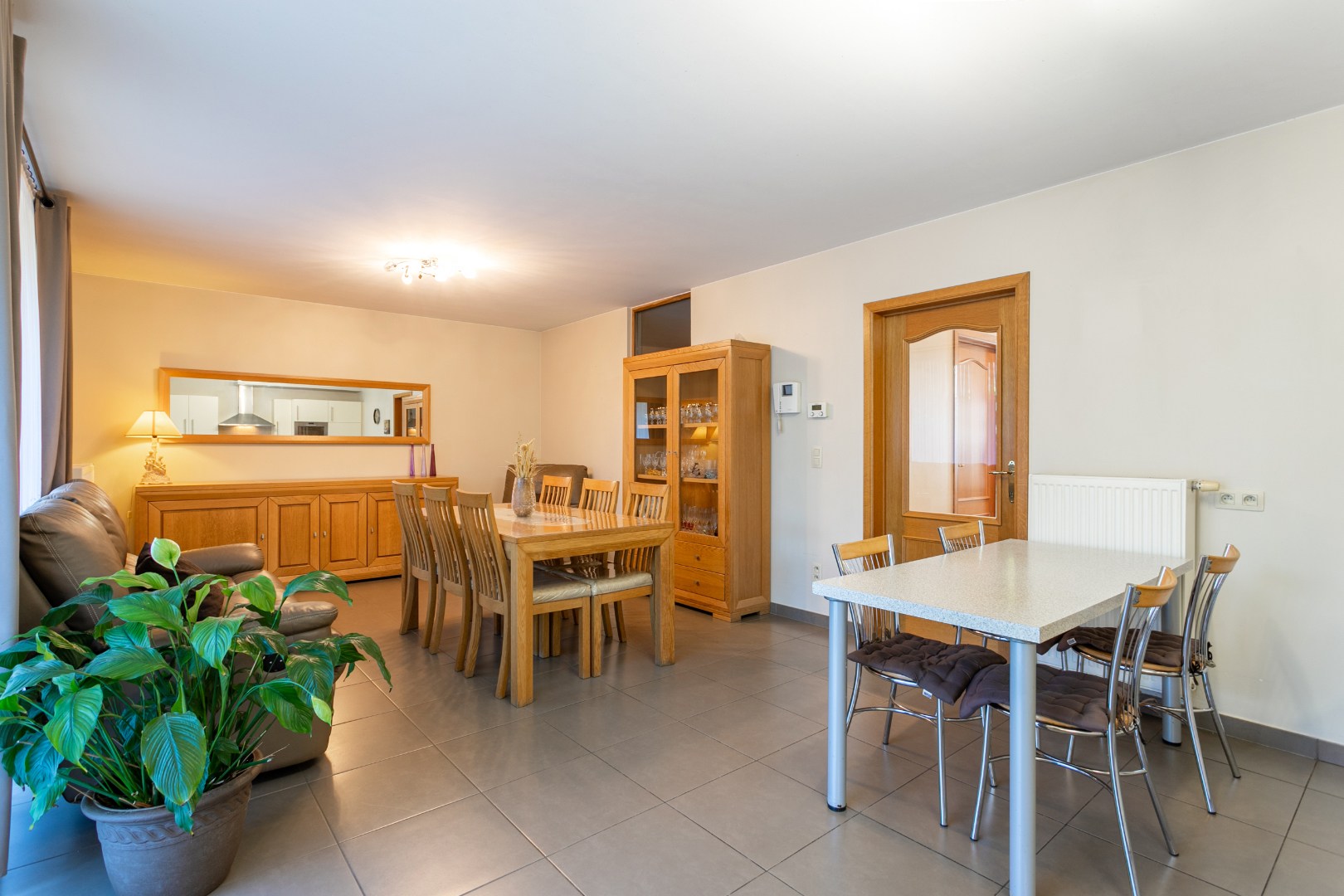 Appartement met 2 slpk, ruim terras en kelder 