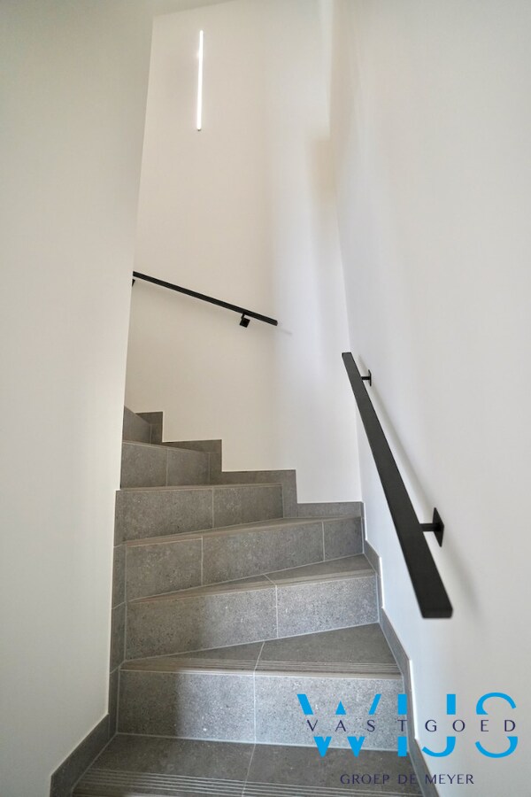 Drieslaapkamer appartement met garage in hartje Ertvelde ! 