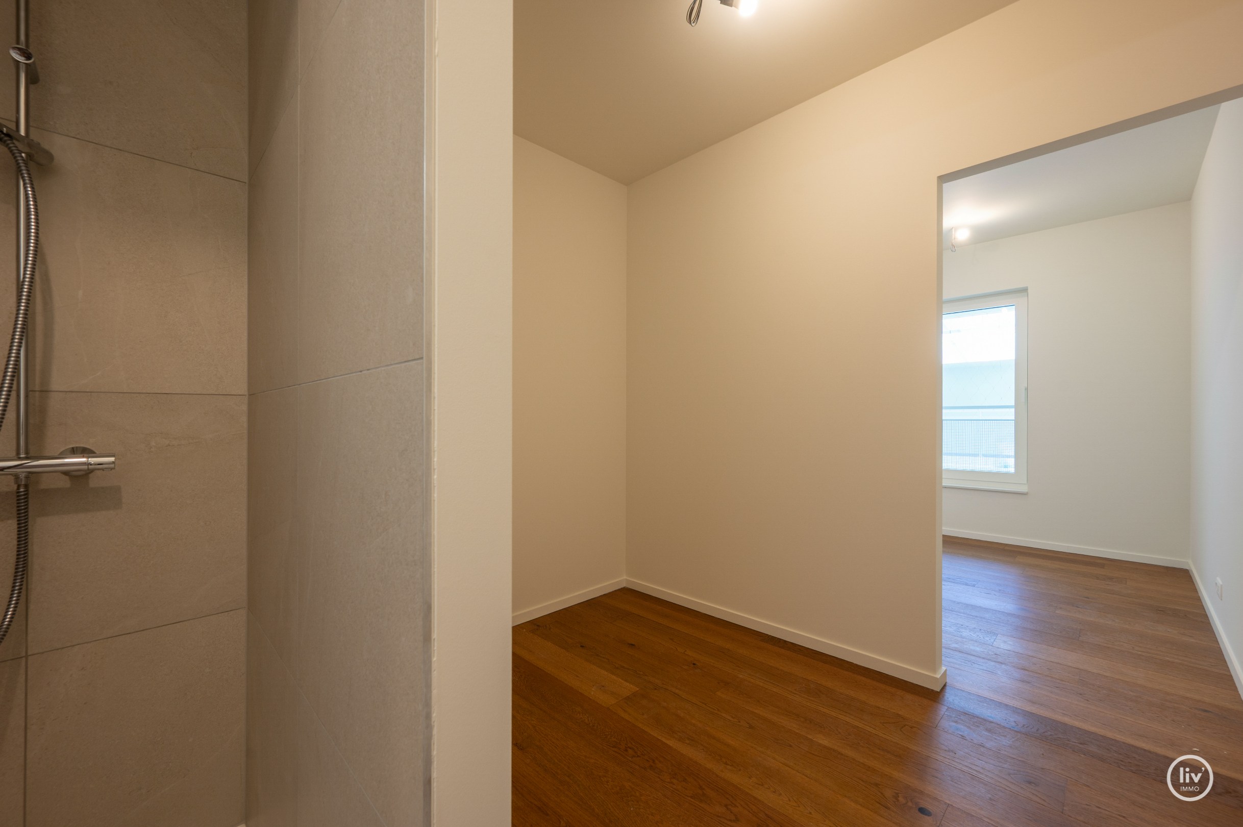 Centraal gelegen 3-kamer appartement te Res. Hoost met ruim terras genietend van zijdelings zeezicht! 