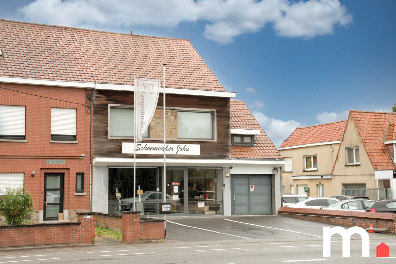 Uniek handelshuis met woonst op toplocatie – 220m² commerciële Ruimte + 165m² woning 