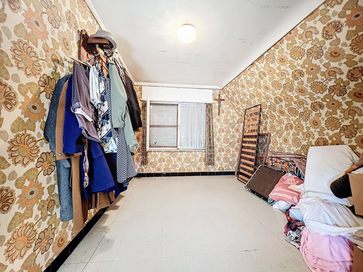 Te renoveren/slopen woning op perceel van 1.334m² op topligging 