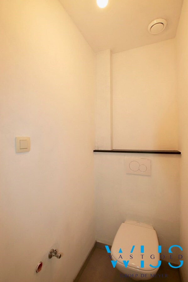 Volledig gerenoveerd woonhuis op 750m² in hartje Ertvelde ! 