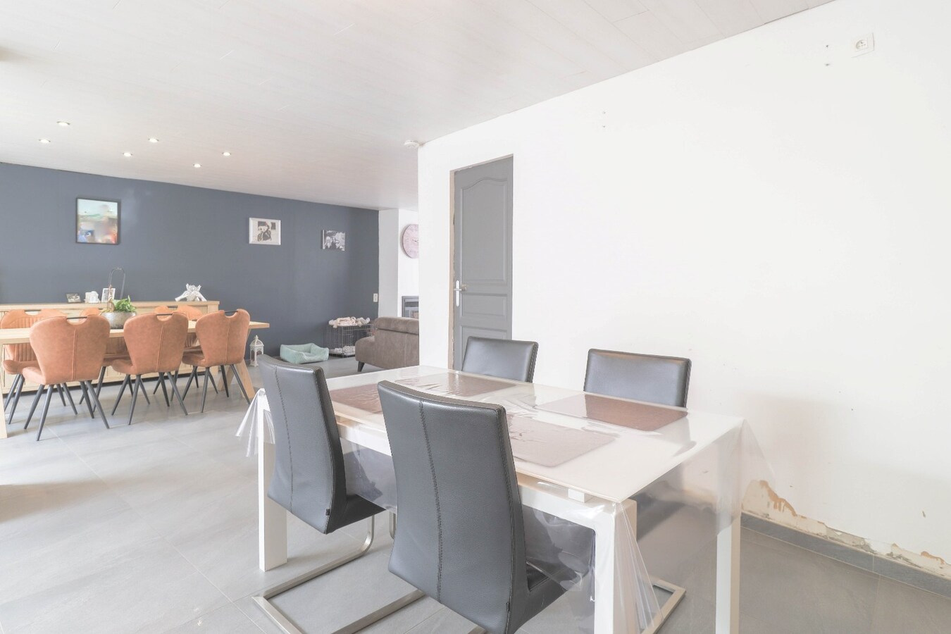 Ruime en recent gerenoveerde gezinswoning met garage te koop ! 