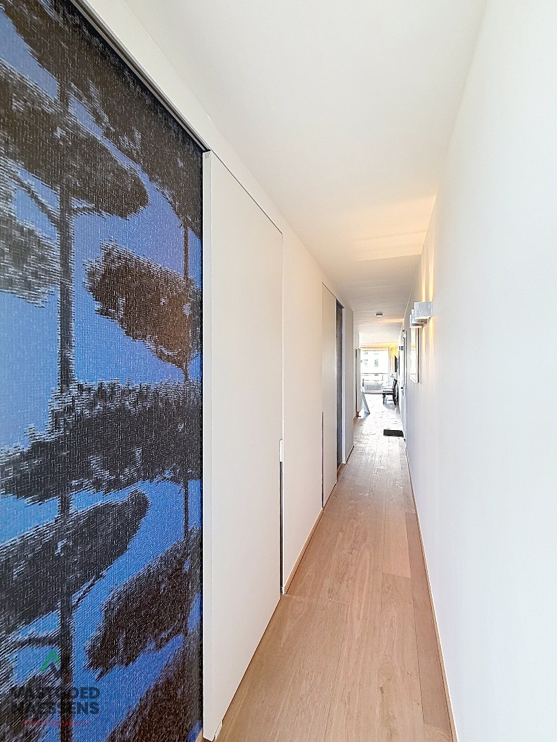 SCHITTEREND VERNIEUWD HOEKAPPARTEMENT – 2 SLPK – TERRASSEN – ZEEZICHT EN ZICHT OP GOLF 