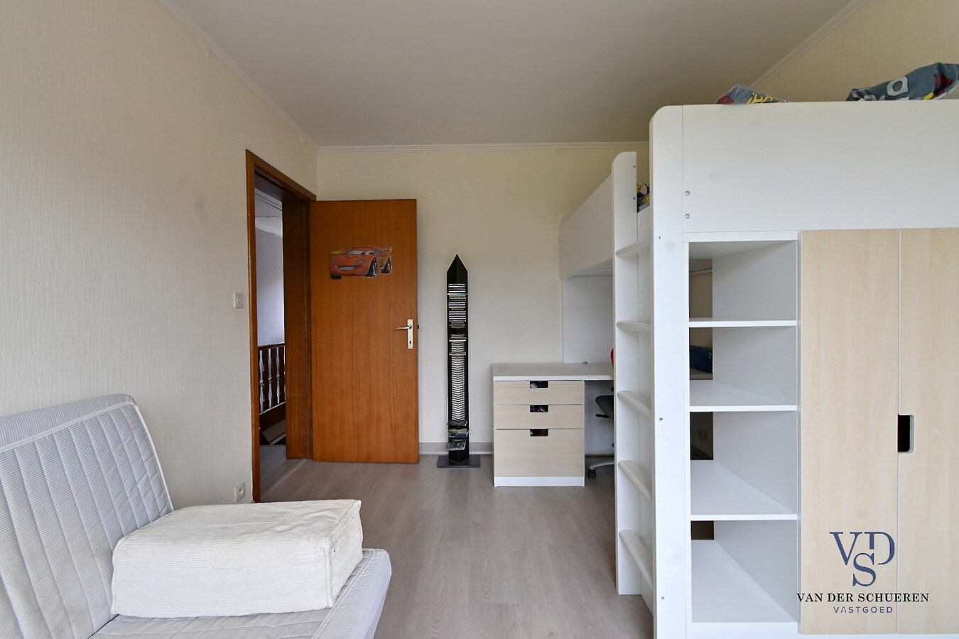 Bijzonder ruime, praktisch ingedeelde rijwoning 