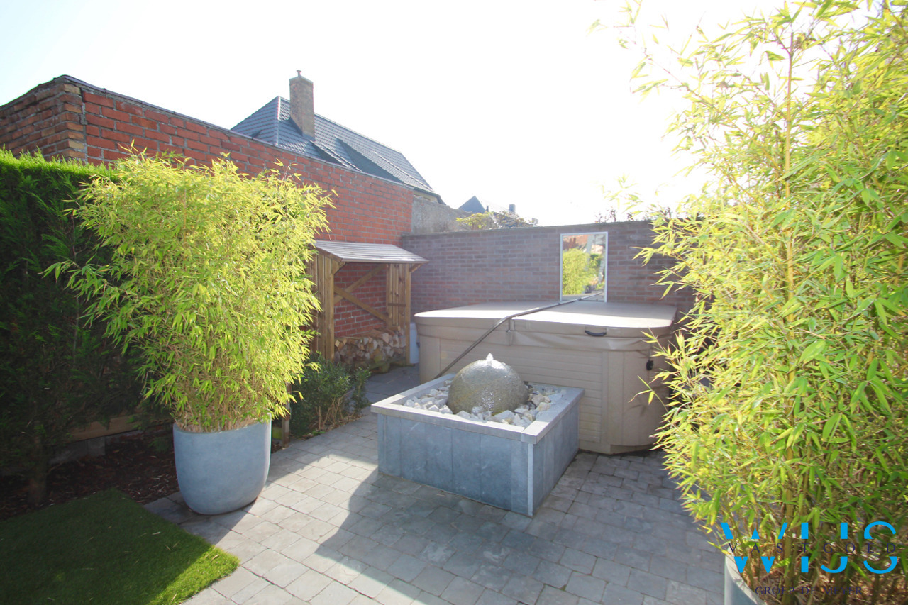 Zeer ruim &amp; recent woonhuis hartje ERTVELDE ! 