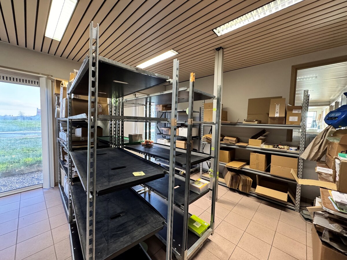 Loods met burelen te huur te Koekelare 