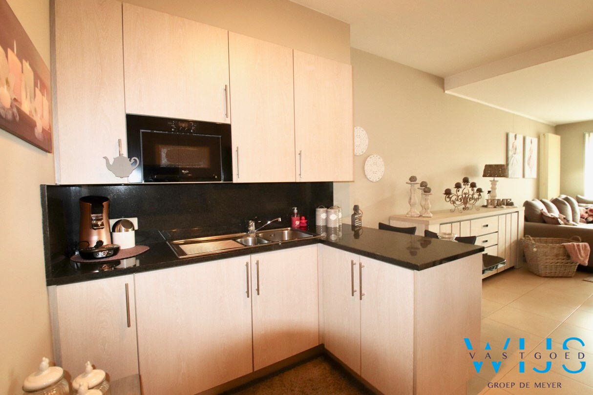 GELIJKVLOERS appartement met 2 slaapkamers &amp; garage te Ertvelde! 
