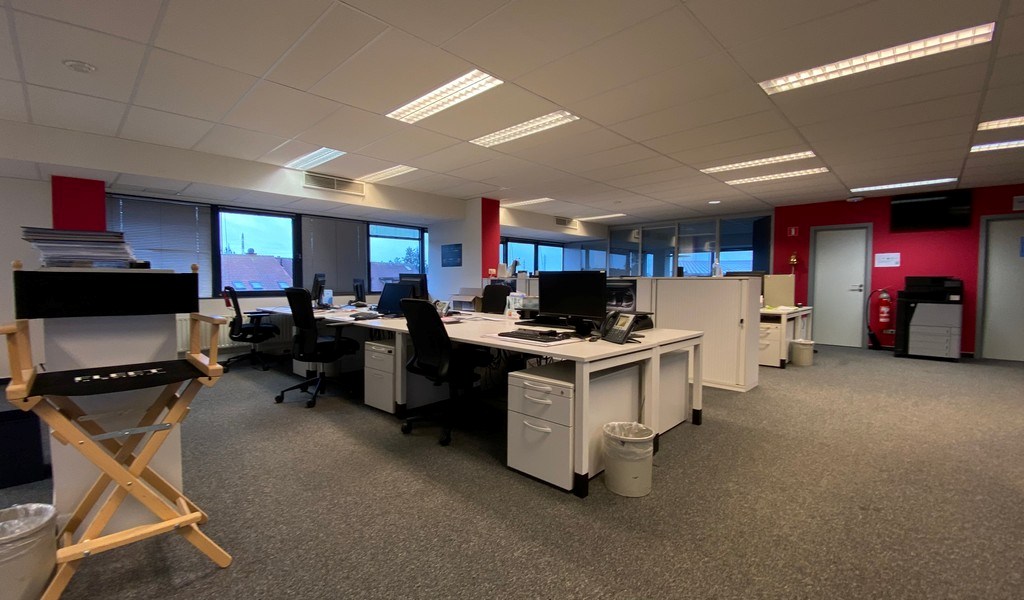 Ingedeelde kantoorruimte te huur in Aartselaar