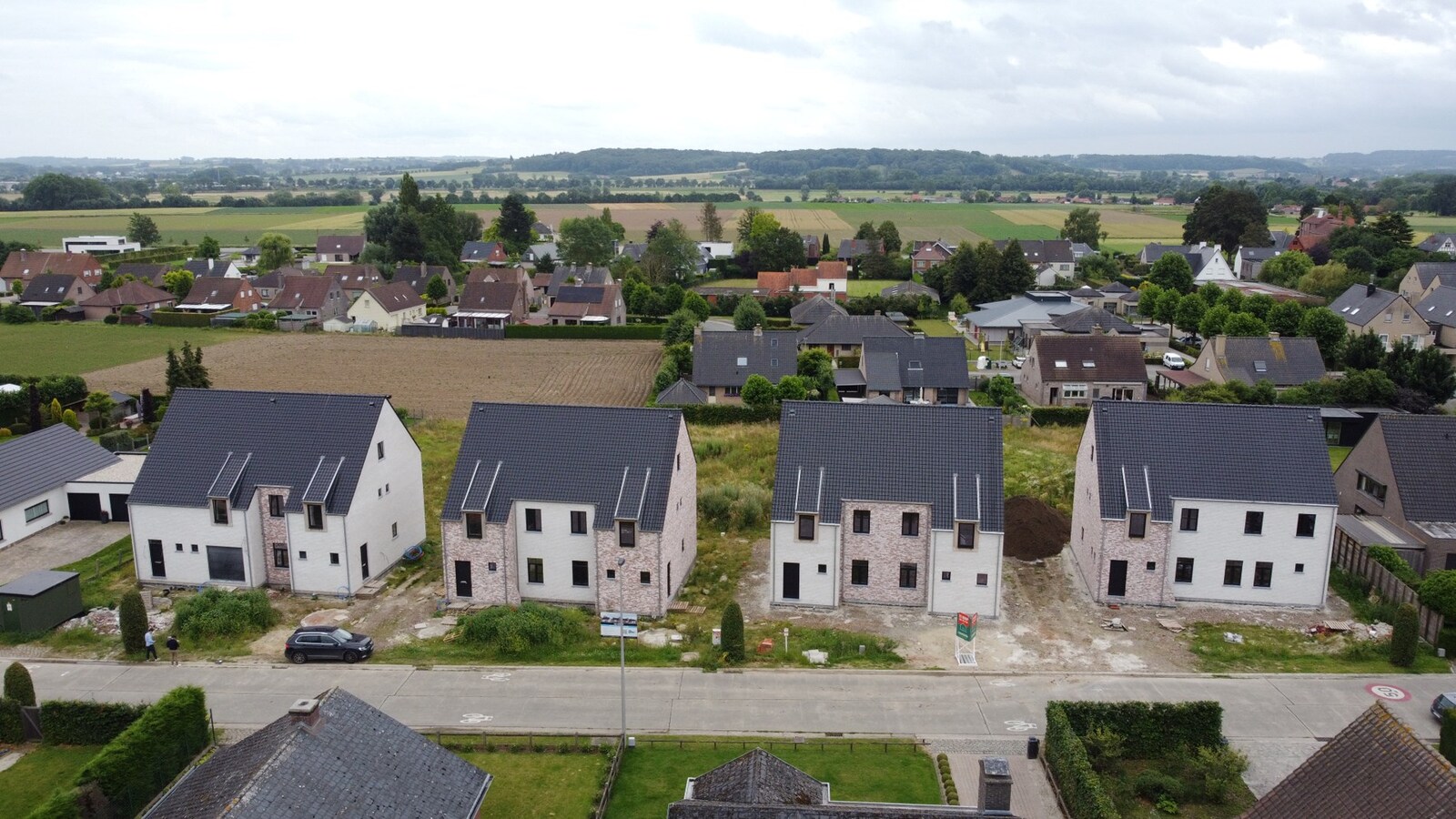 Luxueus en landelijk wonen vlakbij het centrum van Petegem 