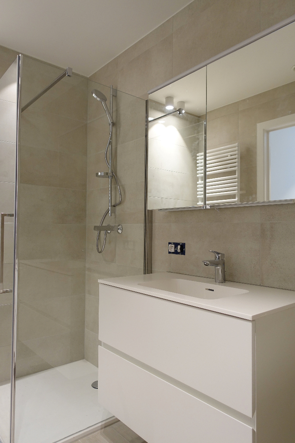 Kwalitatief nieuwbouwappartement met  enorm terras 