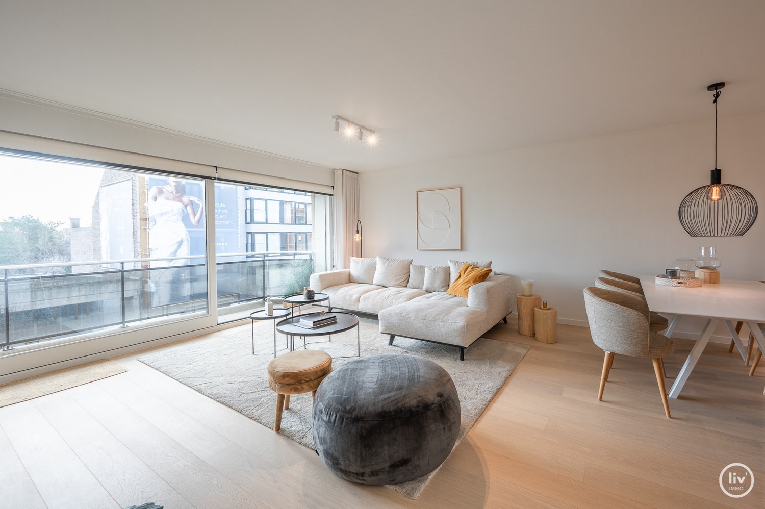 Appartement 2 pièces entièrement rénové avec une vue dégagée sur le Yzerpark. 