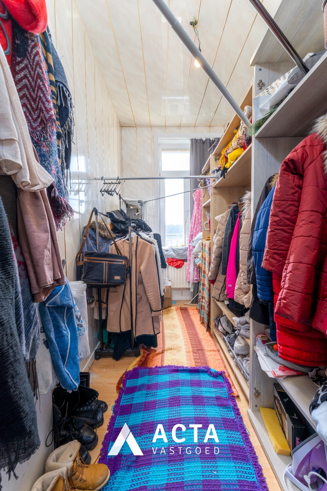 Ruime te renoveren stadswoning met 5 slaapkamers en tuin 