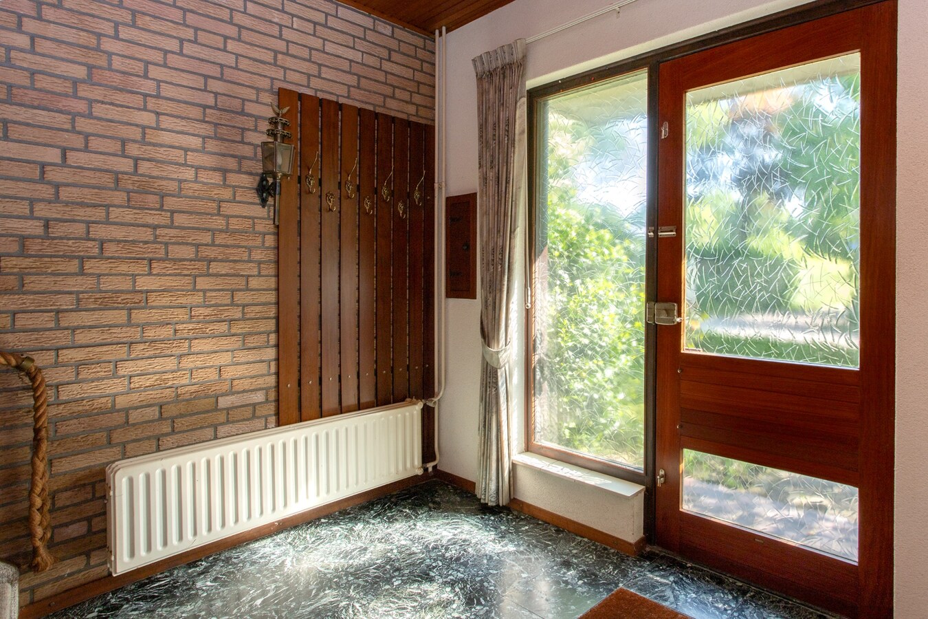 Vrijstaande woning gelegen op een rustige locatie op een kavel van maar liefst 450 m². 