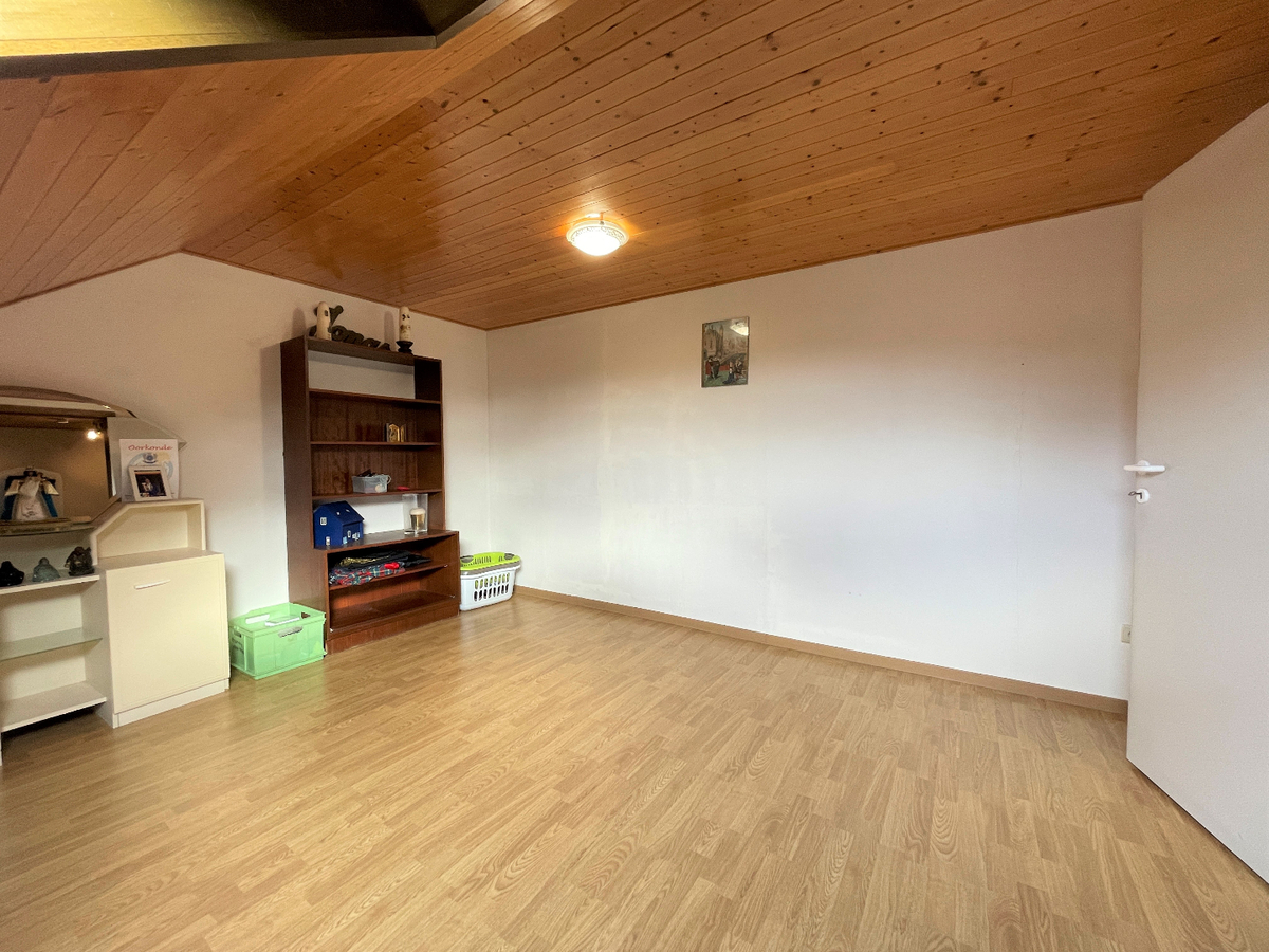 Duplex appartement met 2 slaapkamers en garage te Roeselare 