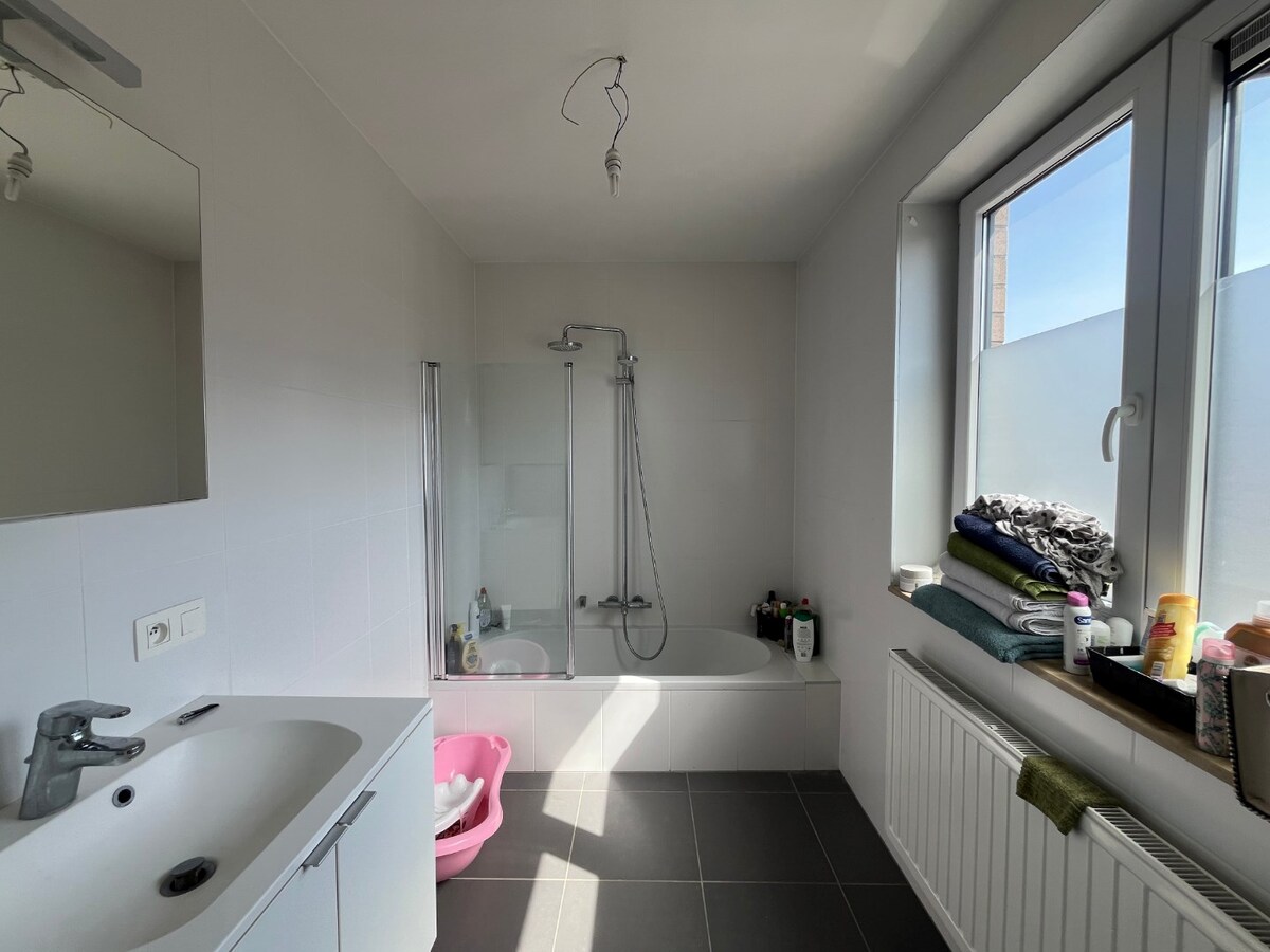 Aangenaam 1-slpk-appartement met terras en garage. 